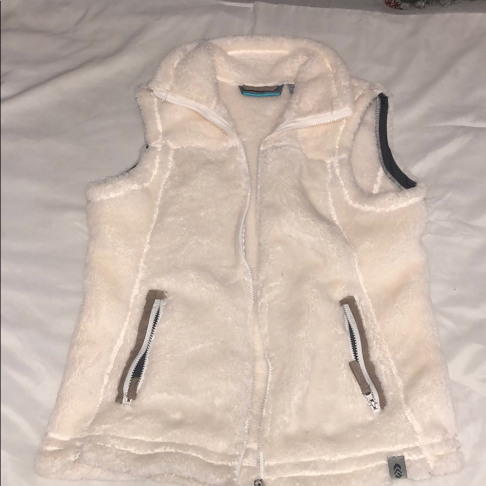 Cut sleeve jacket